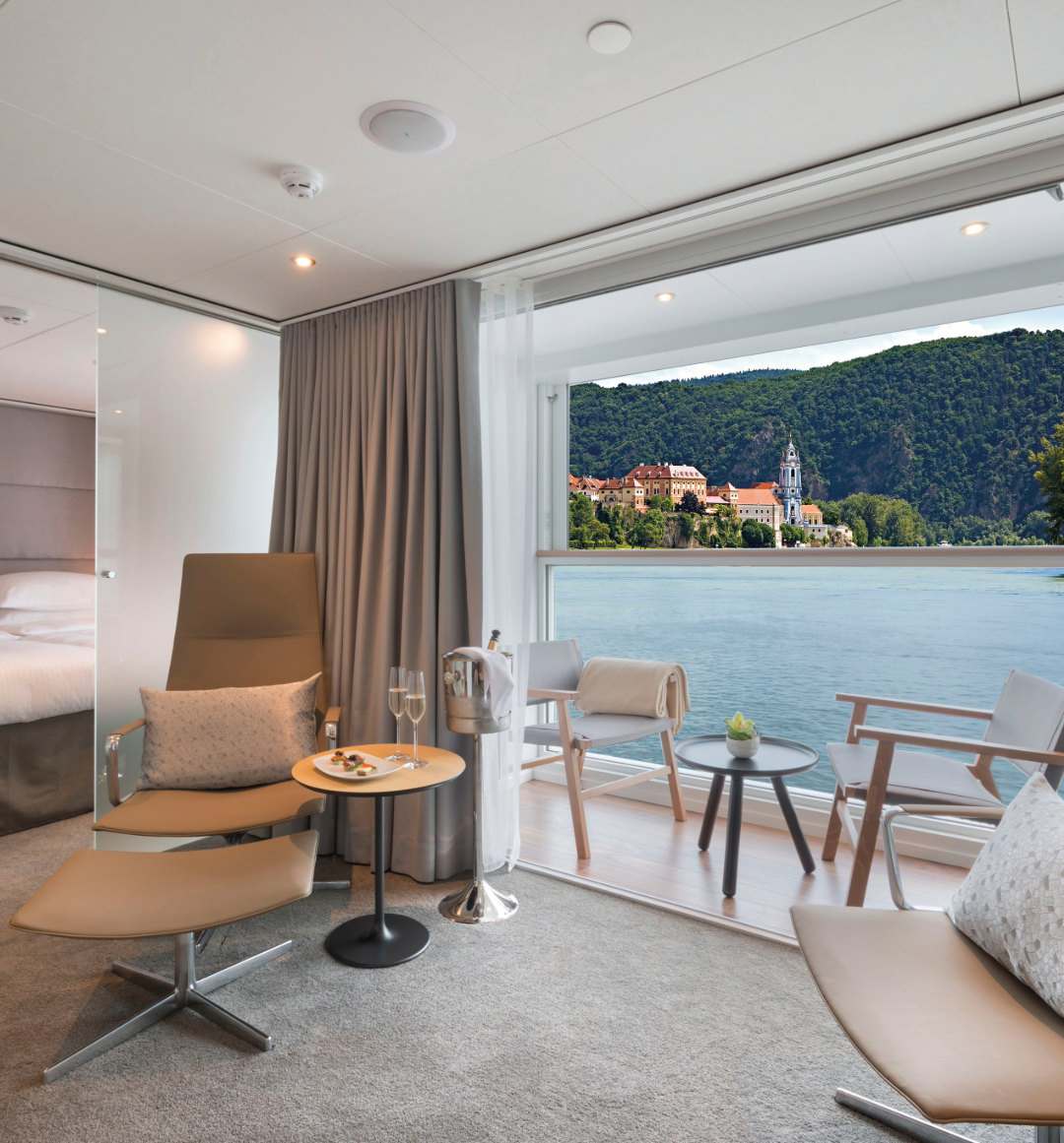 Emerald river cruise owners bedroom