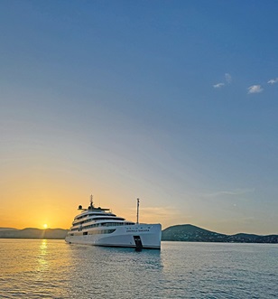 Emerald Sakara in Saint Tropez